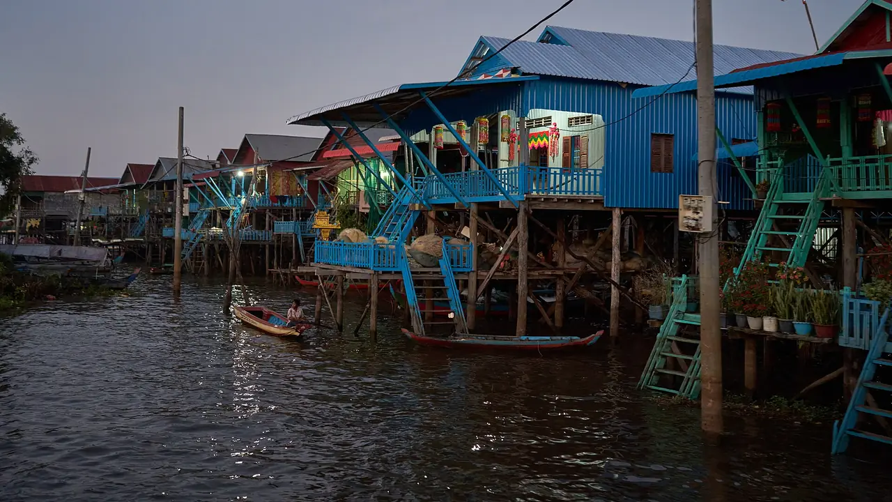 หมู่บ้านบนน้ำที่กำปงคลังยามเย็น ภาพบรรยากาศ