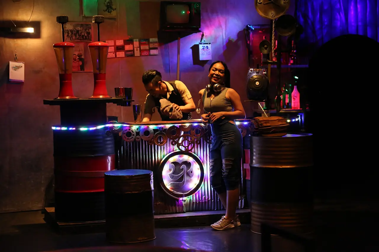 การแสดงที่ Phare Circus ตามคำบรรยายภาพต้นฉบับ