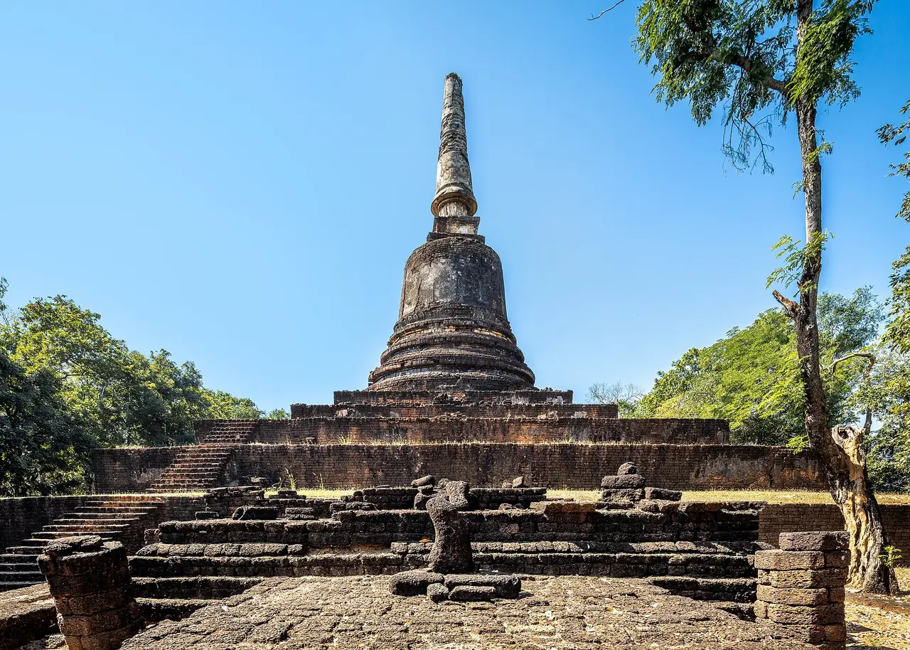 วัดเขาสุวรรณคีรี ศรีสัชนาลัย ภาพถ่ายจาก Wikimedia Commons (CC BY 4.0 ผู้ถ่ายระบุไว้ที่หน้าเครดิต)