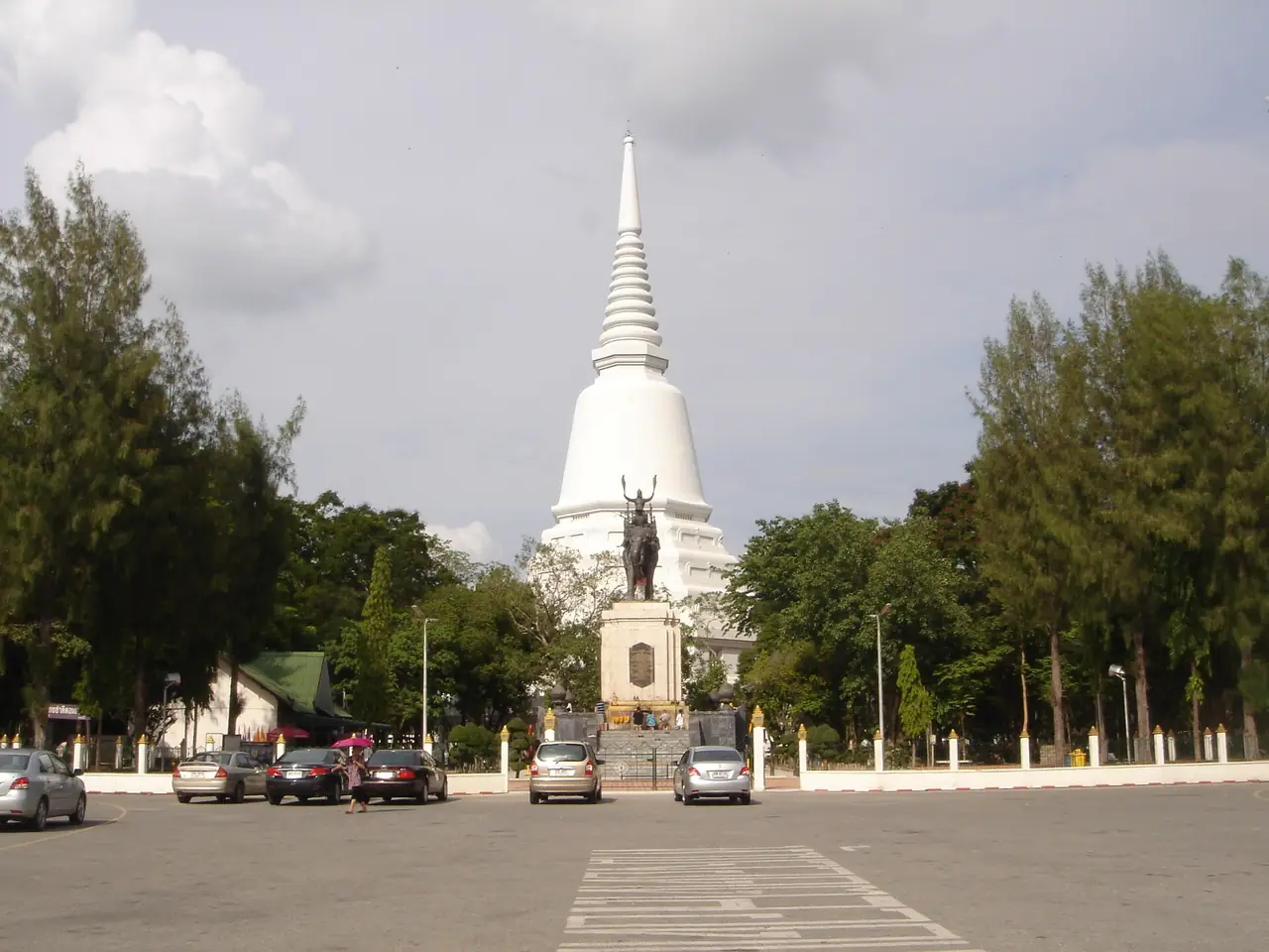 The white chedi and the equestrian statue of King Naresuan at the Don Chedi Monument