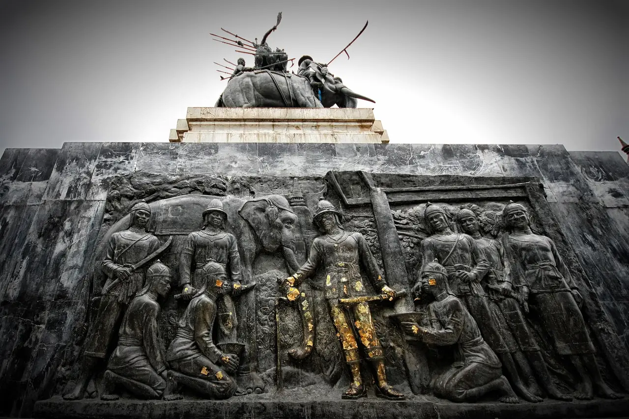 พระบรมราชานุสรณ์ดอนเจดีย์ ภาพของ Kittipong khunnen จาก Wikimedia Commons ใบอนุญาต CC BY-SA 3.0