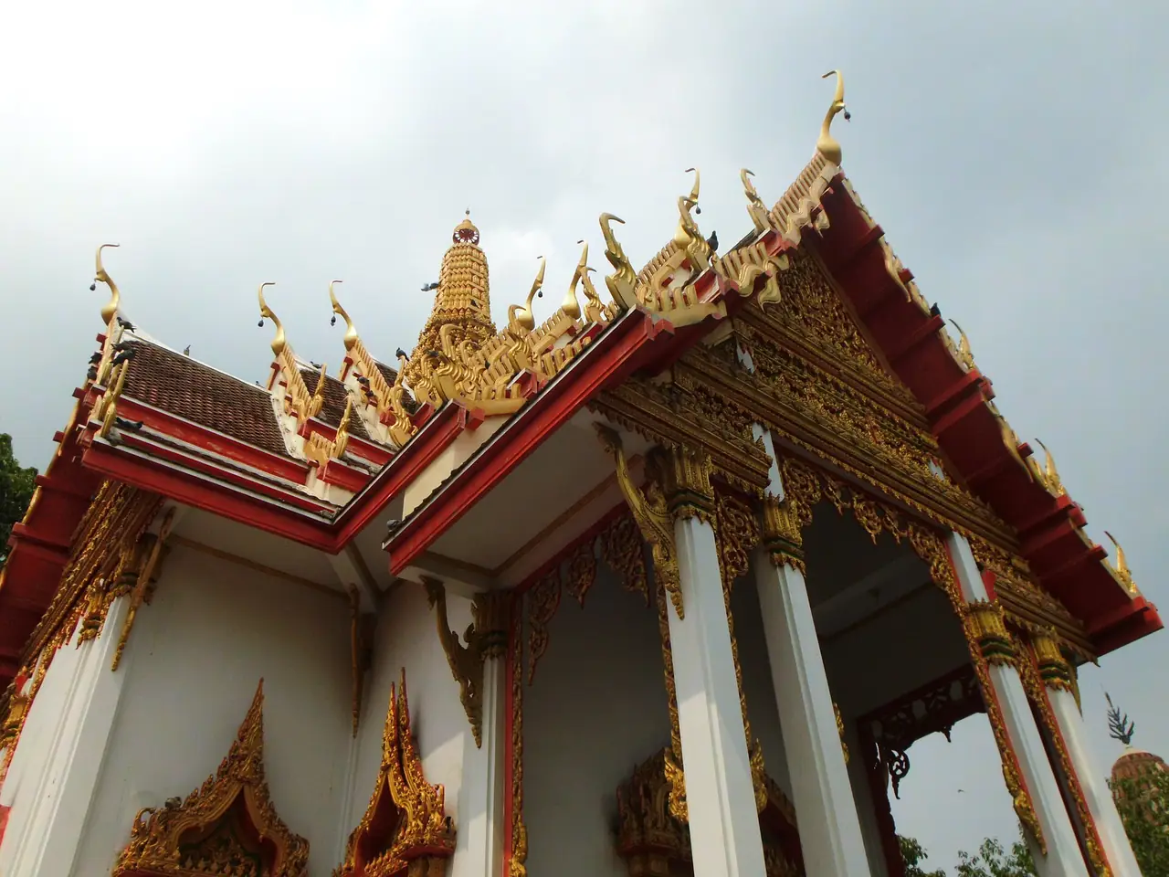 วัดแค จังหวัดสุพรรณบุรี ภาพของ กสิณธร ราชโอรส จาก Wikimedia Commons ใบอนุญาต CC BY-SA 4.0