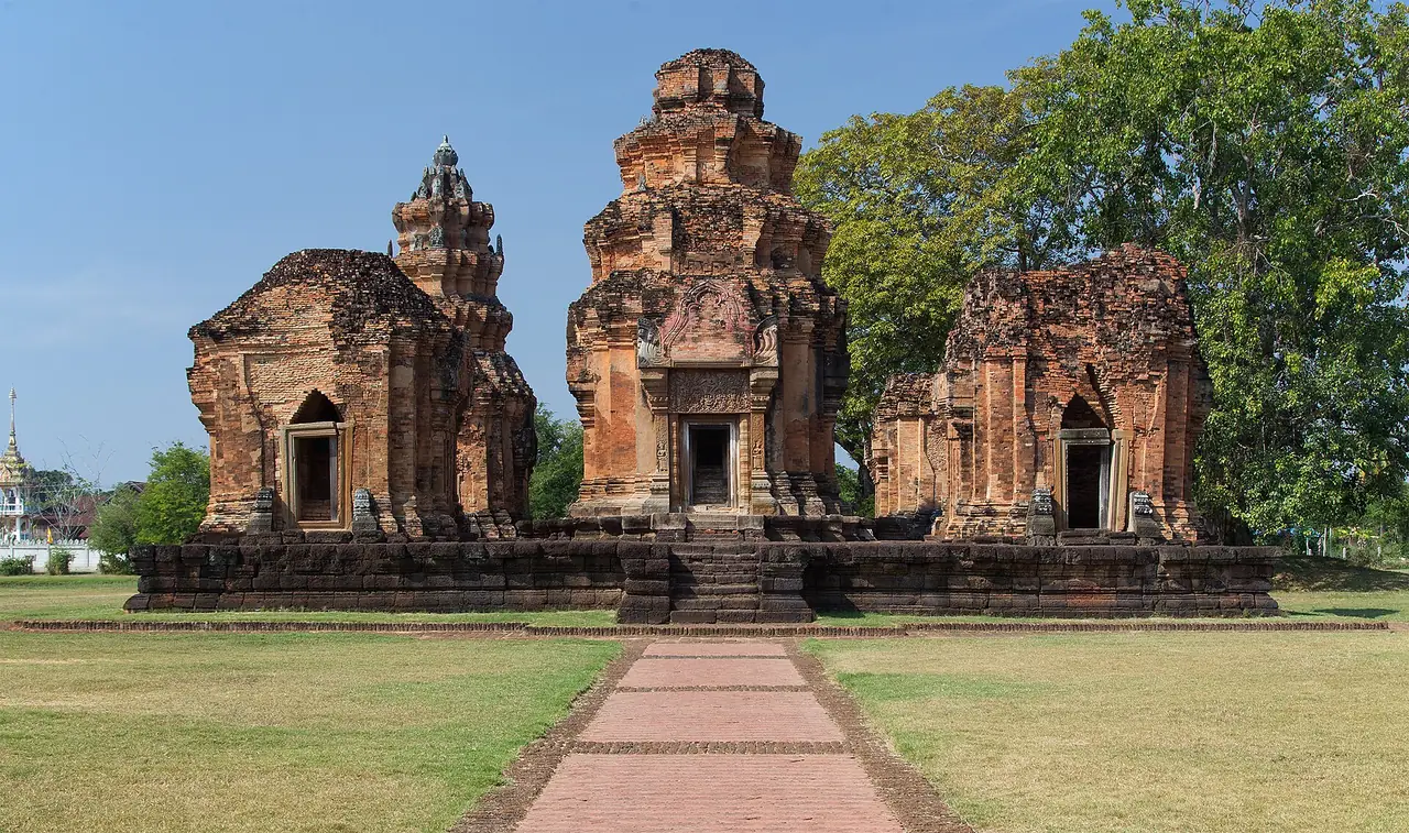 ภาพประกอบ สุรินทร์: ปราสาทศีขรภูมิ ค่าเข้า 10/50 บาท เวลา เดินทาง ทับหลังพระศิวะ