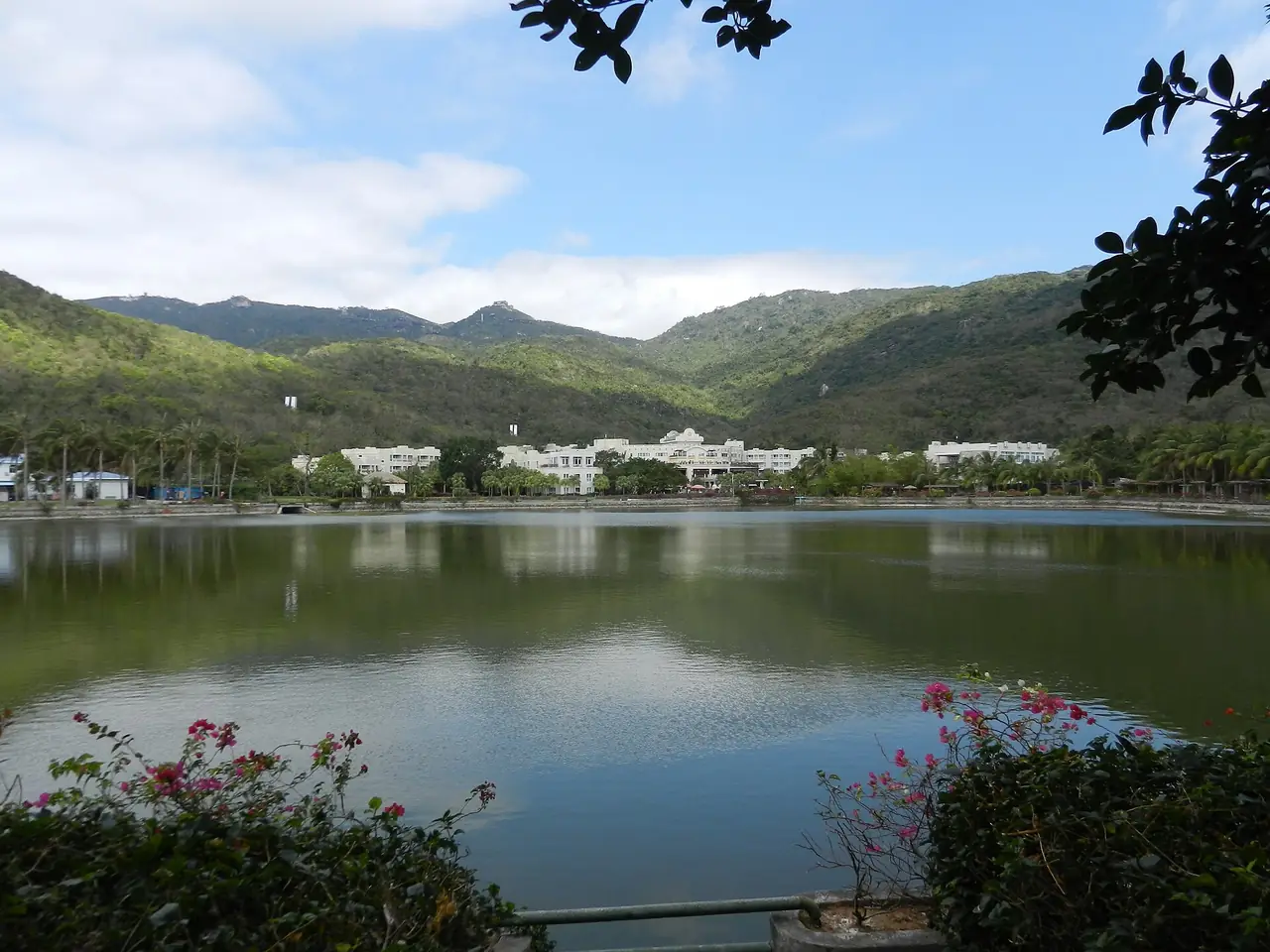 Photo for China: Where to Stay in Sanya: Bays Compared and 12 Hotels Checked