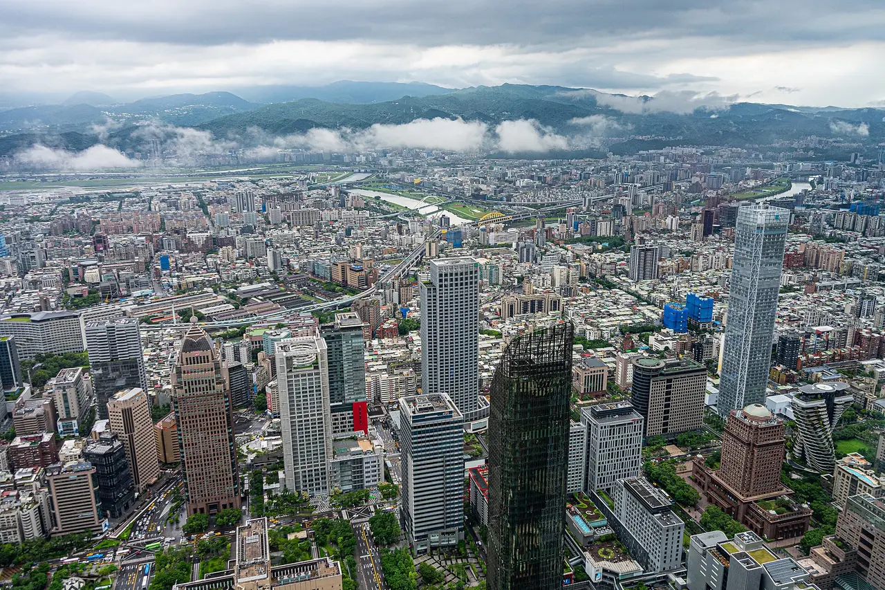วิวตึกสูงและเมืองไทเปมองจากจุดชมวิว Taipei 101