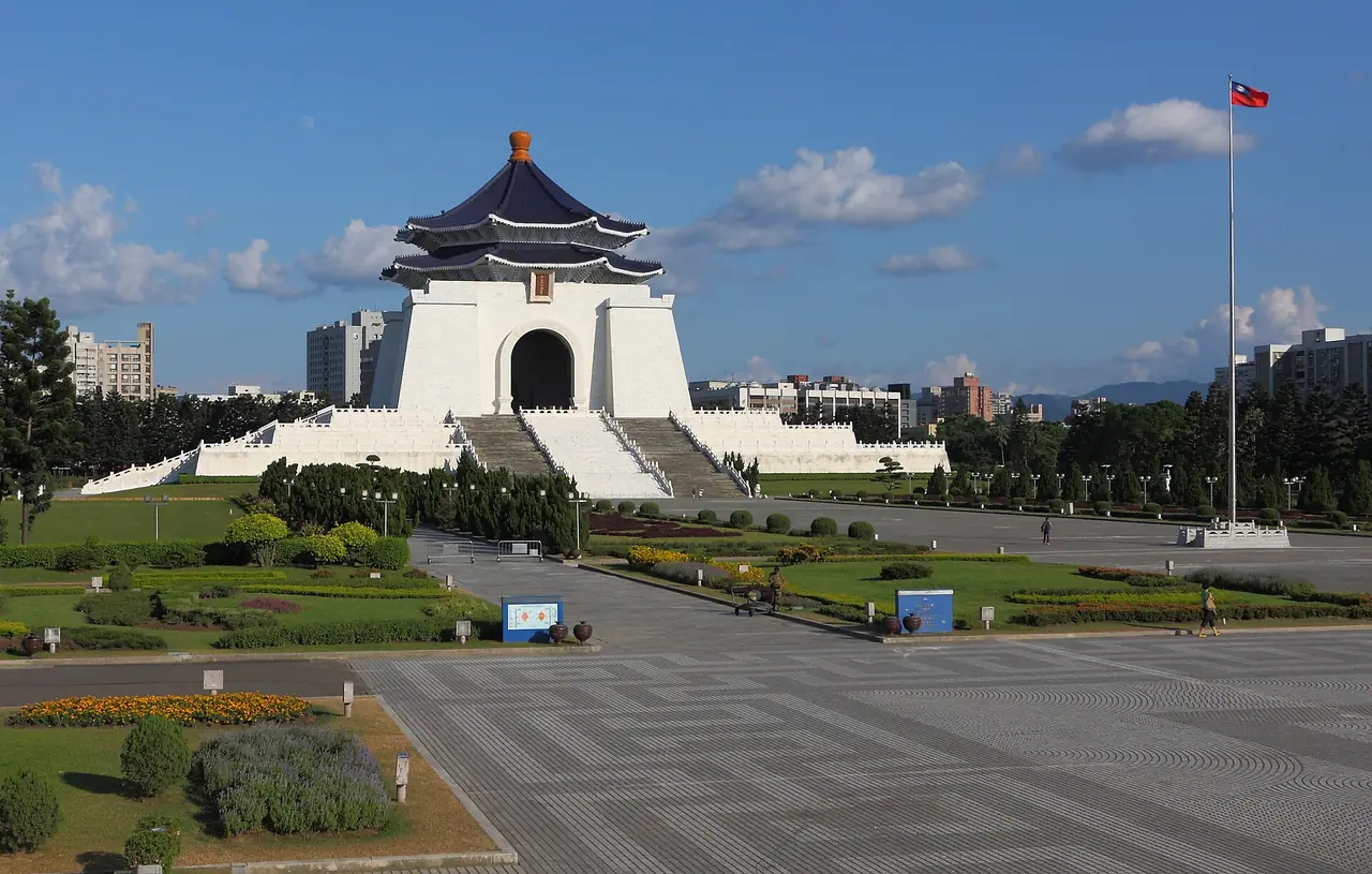ภาพไต้หวัน: อนุสรณ์สถานเจียงไคเช็ก 2569 เวลาเปิด พิธีทหาร วิธีไป