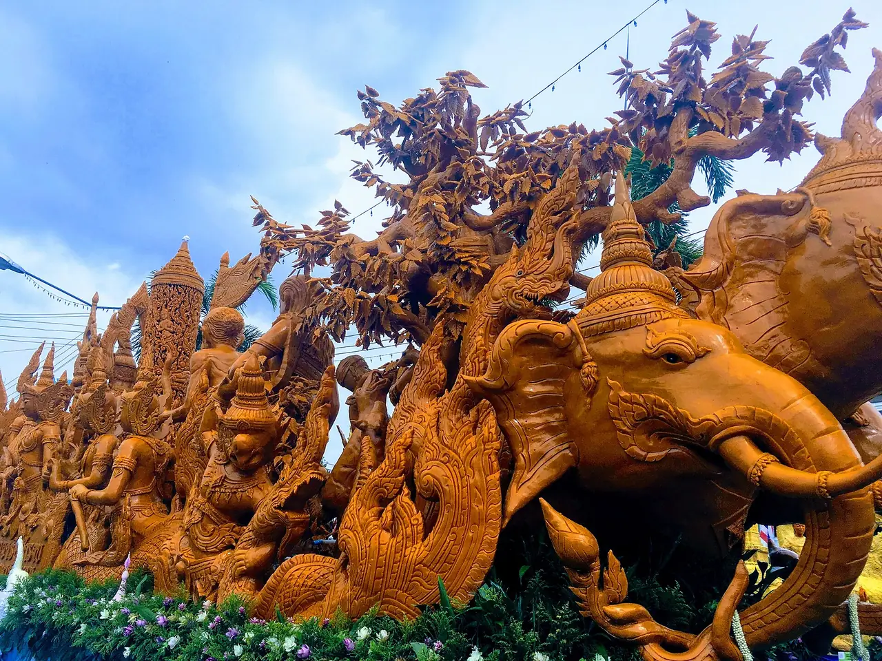 ภาพอุบลราชธานี: เมืองใหญ่ของอีสานตอนล่างฝั่งตะวันออก ตั้งแต่เทียนพรรษาแกะสลักในเมืองไปจนถึงแม่น้ำโขงที่สุดชายแดนด้านตะวันออก