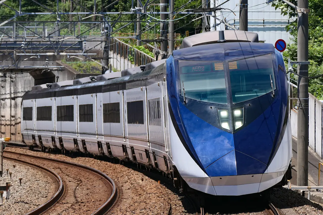 รถไฟ Keisei Skyliner รุ่น AE ซึ่งวิ่งระหว่างนาริตะกับอุเอโนะ (ภาพรถไฟ)