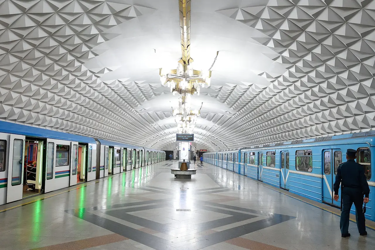 สถานีรถไฟฟ้าเบรูนี ทาชเคนต์ ภาพถ่ายจาก Wikimedia Commons ไม่ใช่ภาพจากโรงแรม