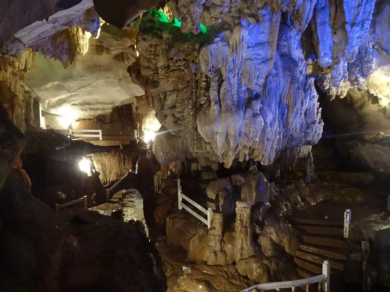 ภายในบริเวณถ้ำจัง วังเวียง (ภาพบรรยากาศ)