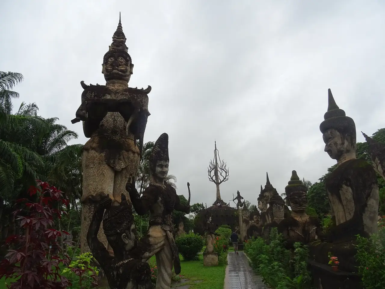 ภาพประกอบ ลาว: สวนพุทธ เชียงควน เวียงจันทน์ ค่าเข้า 30,000 กีบ ไปยังไง