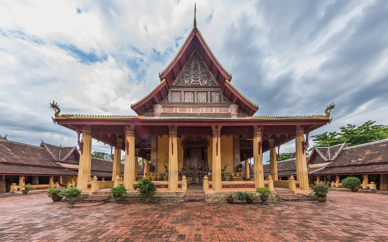 ภาพประกอบ ลาว: วัดสีสะเกด หอพระแก้ว เวียงจันทน์ ค่าเข้า 30,000 กีบ