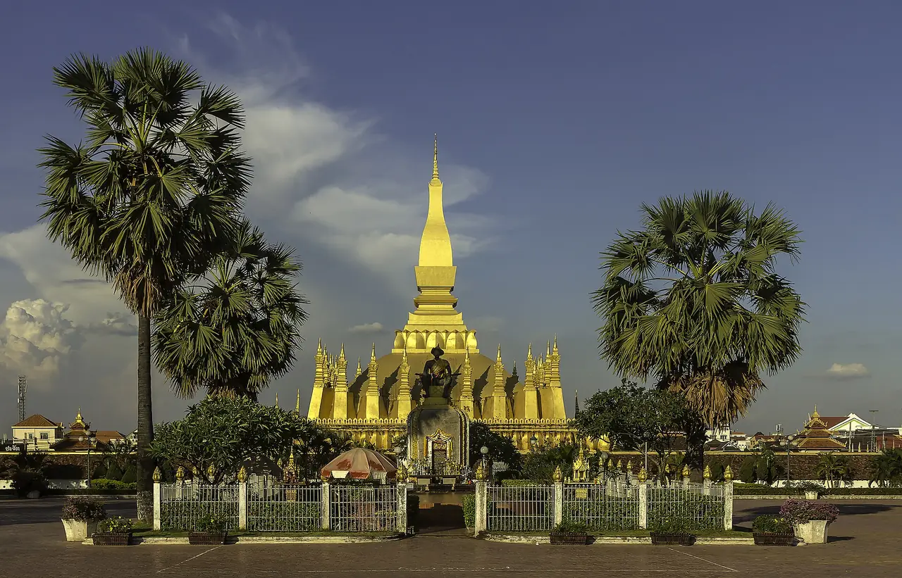 ภาพประกอบ ลาว: พระธาตุหลวง เวียงจันทน์ ค่าเข้า 30,000 กีบ ปิดวันจันทร์