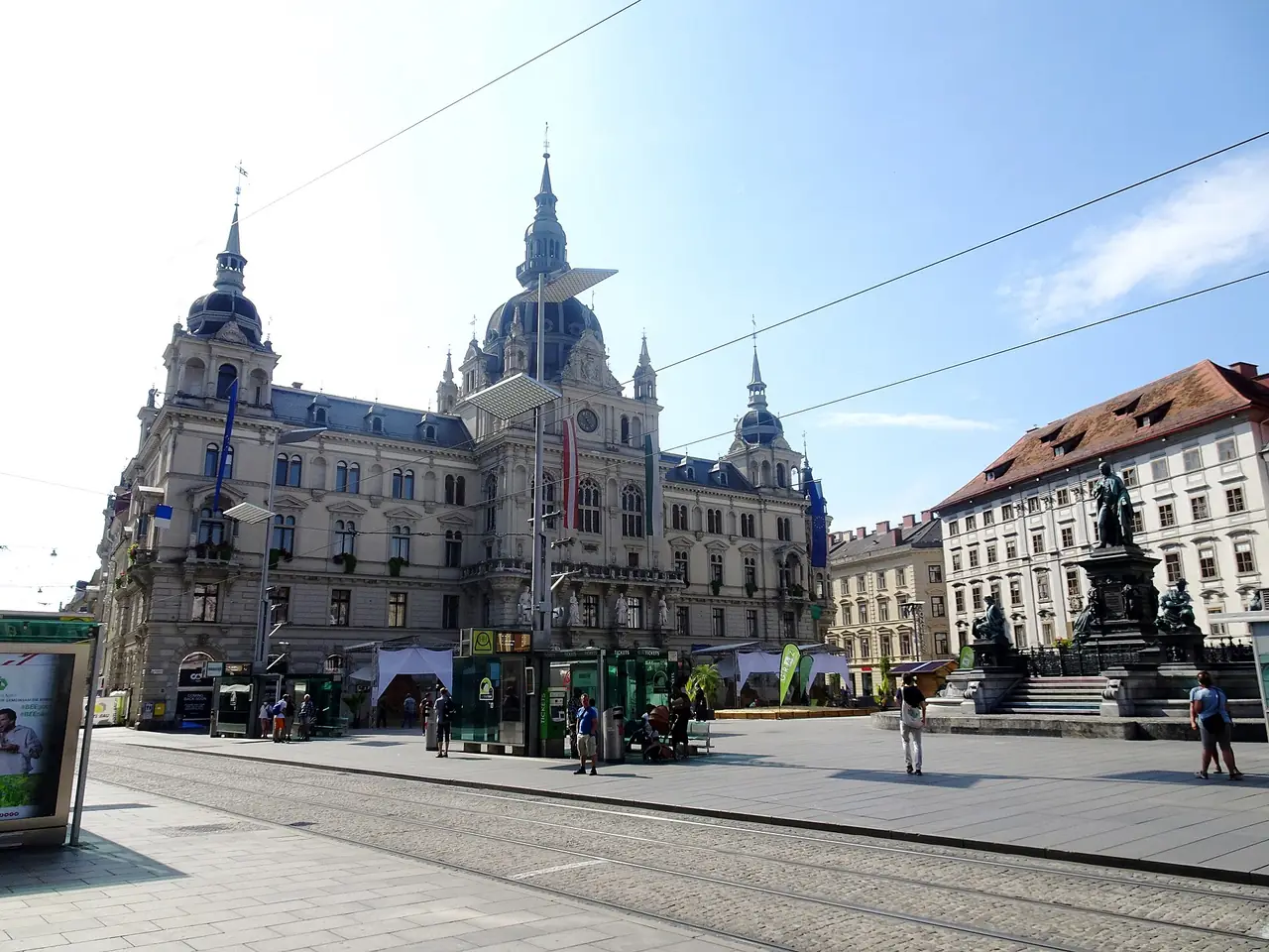 ศาลากลางเมืองกราซและจัตุรัส Hauptplatz ภาพจาก Wikimedia Commons ผู้ถ่าย Palickap สัญญา CC BY-SA 4.0