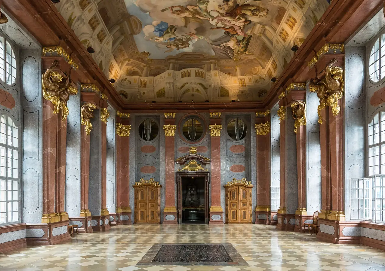 Marble Hall ของอารามเมลค์ เพดานภาพวาดโดย Paul Troger ปี 1731 ตามคำอธิบายไฟล์ ภาพจาก Wikimedia Commons ผู้ถ่าย Uoaei1 สัญญา CC BY-SA 4.0