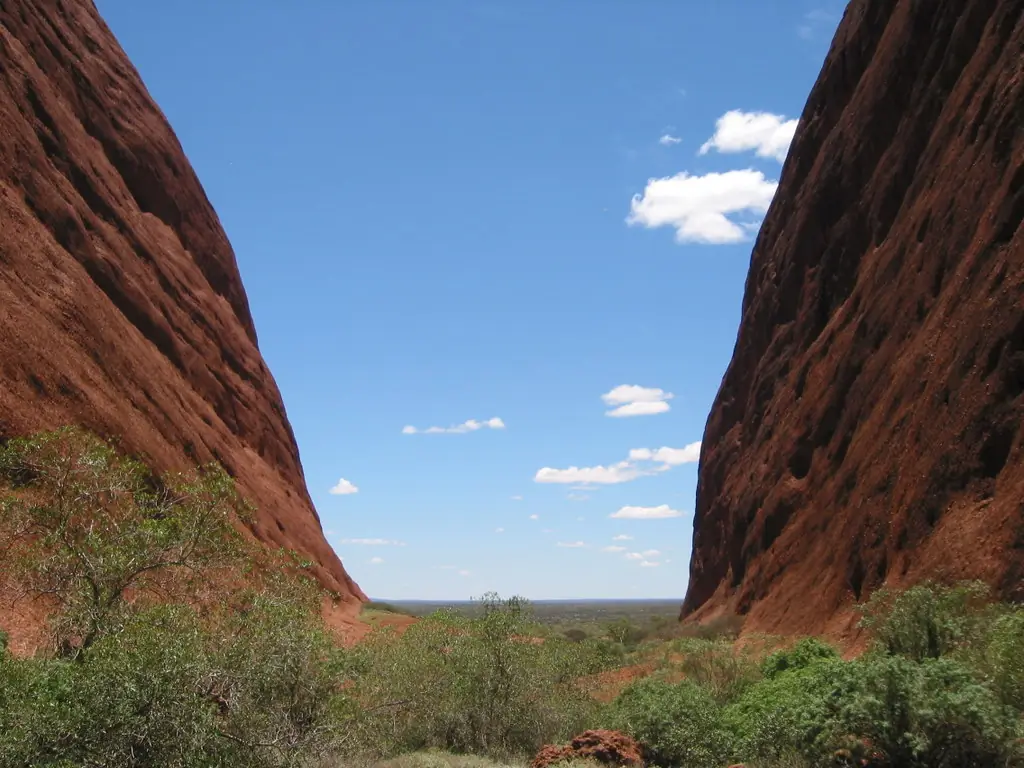 ช่องแคบระหว่างโดมใหญ่ที่ Waḻpa Gorge ภาพจาก Wikimedia Commons ผู้ถ่าย Stefano สัญญา CC BY-SA 3.0 ไม่ระบุปี