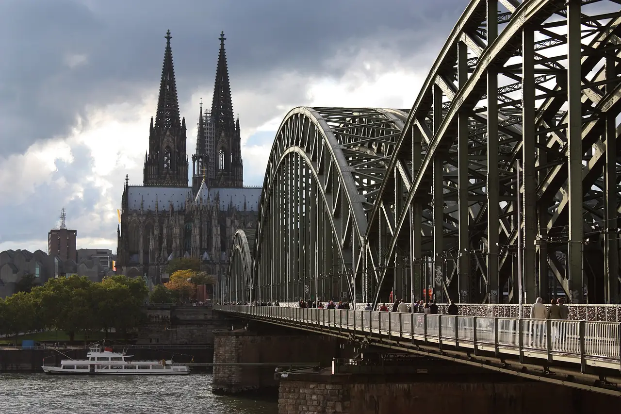 ภาพเยอรมนี: มหาวิหารโคโลญ 2569: ตั๋วเข้า 12 ยูโร ขึ้นหอ 8 ยูโร เวลาเปิด