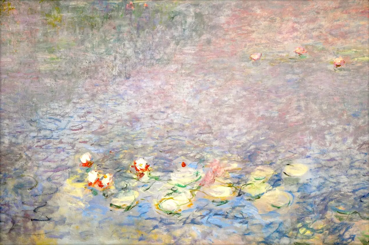 รายละเอียดดอกบัวสีชมพูอ่อนบนแผงภาพ Nymphéas ของ Monet ภาพจาก Wikimedia Commons ผู้ถ่าย Jean-Pierre Dalbéra สัญญา CC BY 2.0