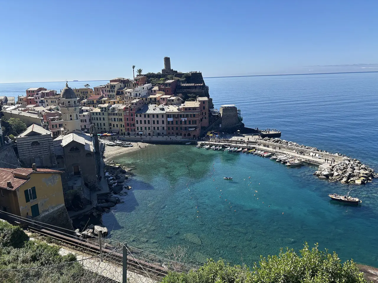 ภาพอิตาลี: เที่ยว Cinque Terre 2569: บัตร ราคา รถไฟ เส้นเดิน