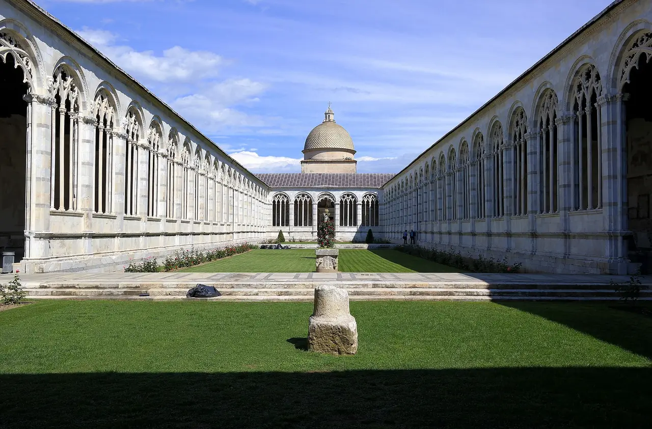 ระเบียงคด Camposanto Monumentale ที่ปิซา ภาพจาก Wikimedia Commons ผู้ถ่าย Luca Aless สัญญา CC BY-SA 4.0