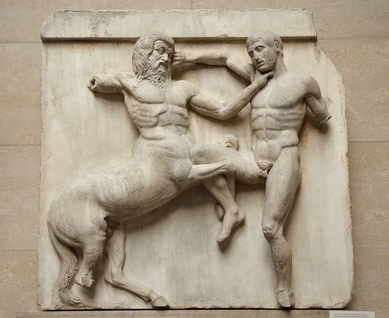 ภาพสลักหินของเซนทอร์กับหนุ่มลาพิธจากประติมากรรม Parthenon ภาพจาก Wikimedia Commons ผู้ถ่าย Carole Raddato สัญญา CC BY-SA 2.0