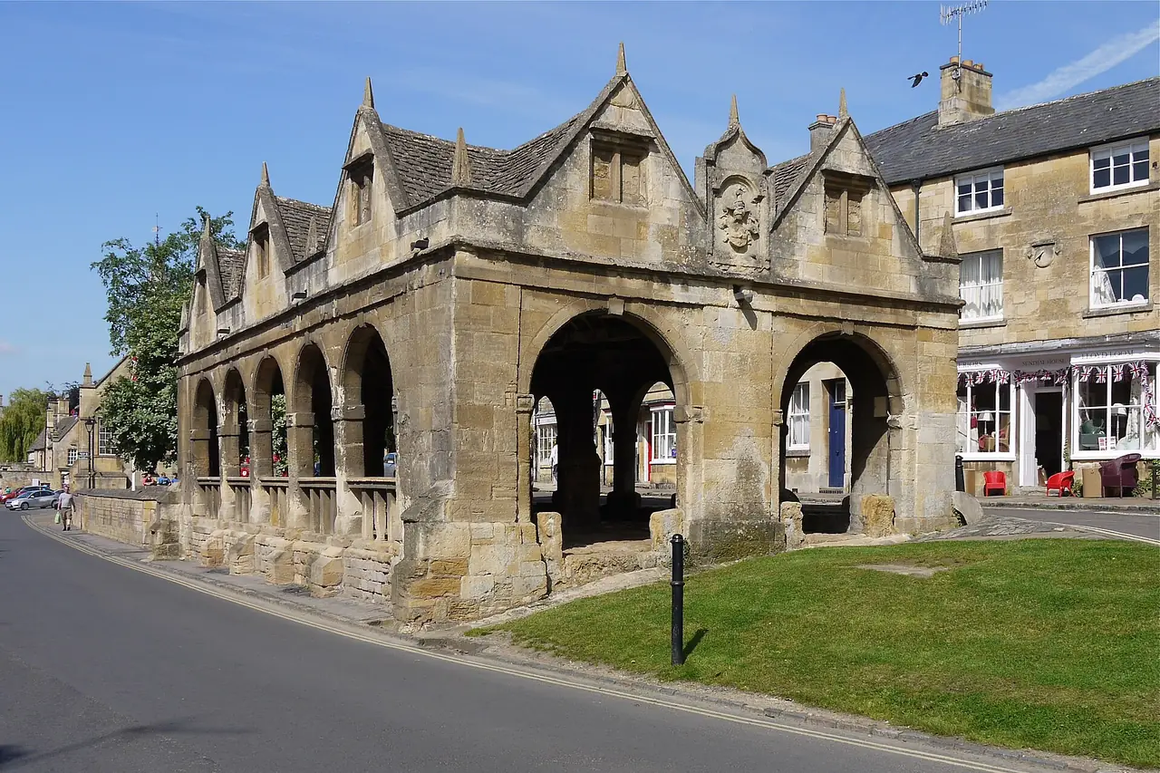 Market Hall เก่าที่ Chipping Campden ภาพจาก Wikimedia Commons ผู้ถ่าย Mick สัญญา CC BY-SA 2.0