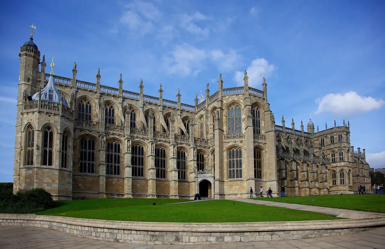 St George's Chapel ในปราสาท ภาพจาก Wikimedia Commons ผู้ถ่าย Aurelien Guichard สัญญา CC BY-SA 2.0