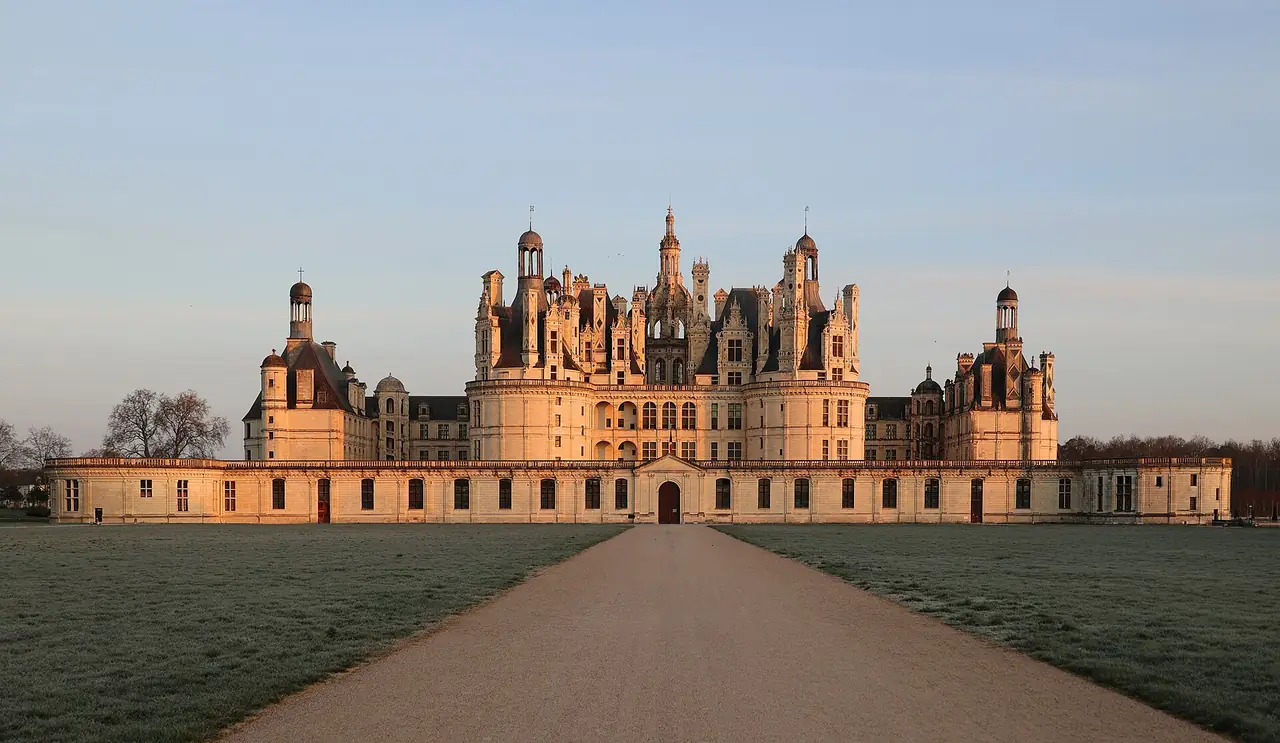 ภาพฝรั่งเศส: ปราสาทลัวร์ 2569: Chambord Chenonceau ราคา เที่ยวจากปารีส