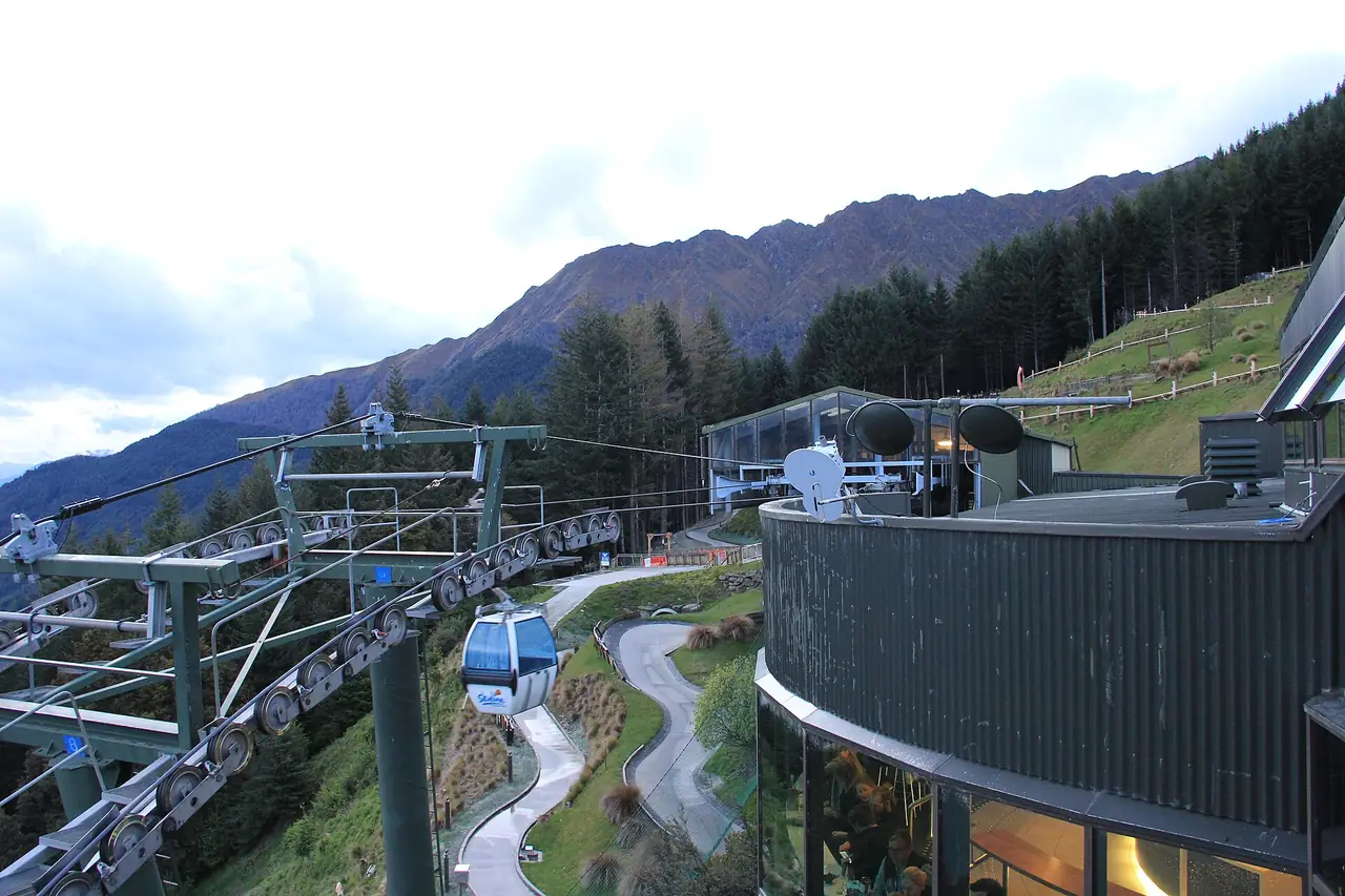 ภาพประกอบ นิวซีแลนด์: เที่ยวควีนส์ทาวน์ 2569: Skyline บันจี้ Shotover สกายไดฟ์
