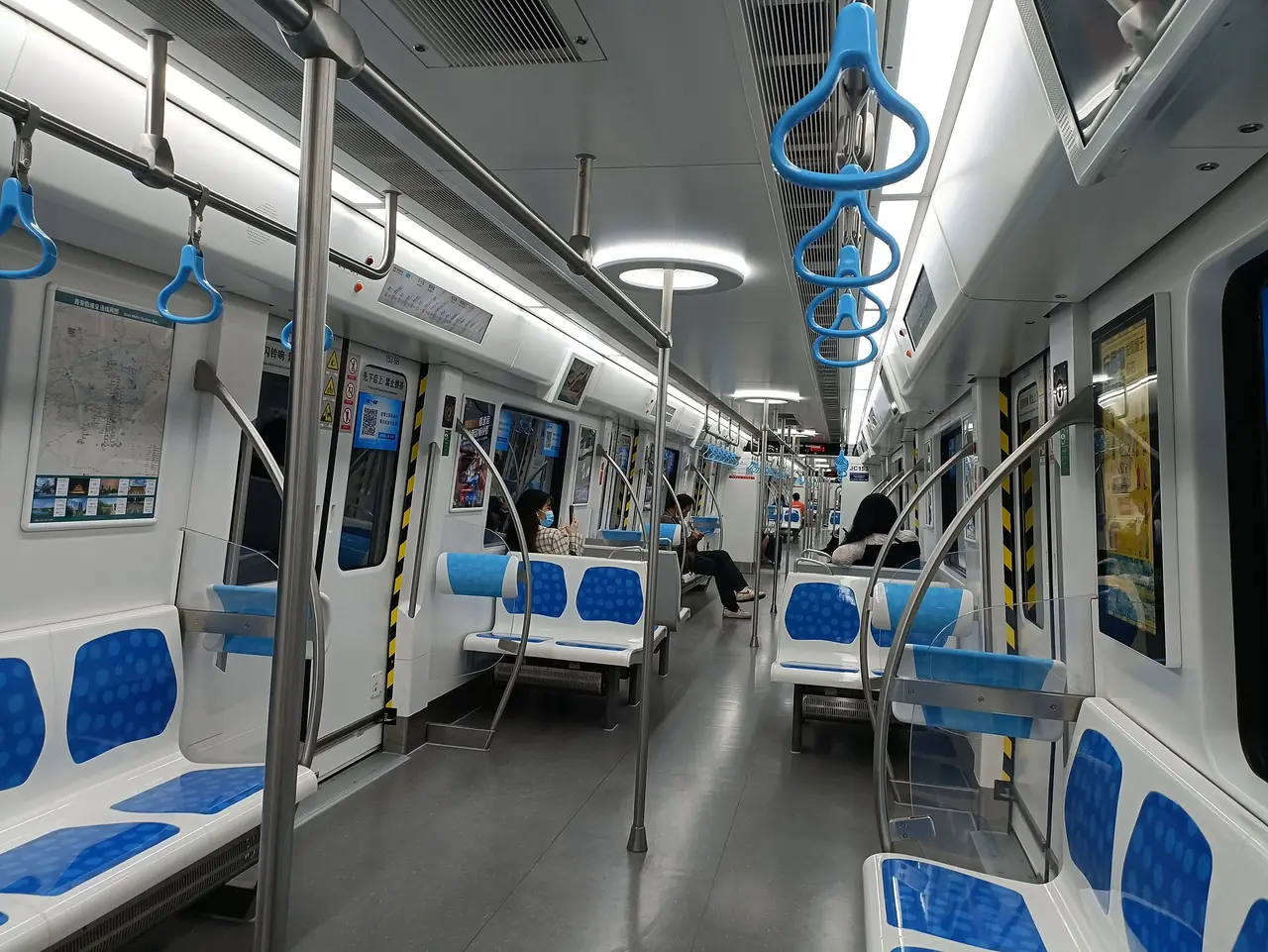 ภายในขบวนรถไฟใต้ดินสาย 14 ของซีอาน ภาพ CC BY-SA 4.0