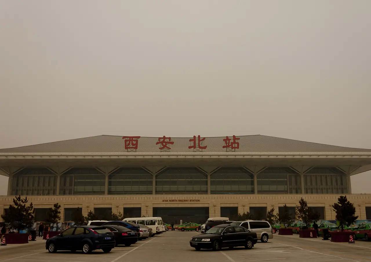 สถานีรถไฟซีอานเหนือ ศูนย์รถไฟความเร็วสูงของเมือง ภาพ CC BY-SA 3.0