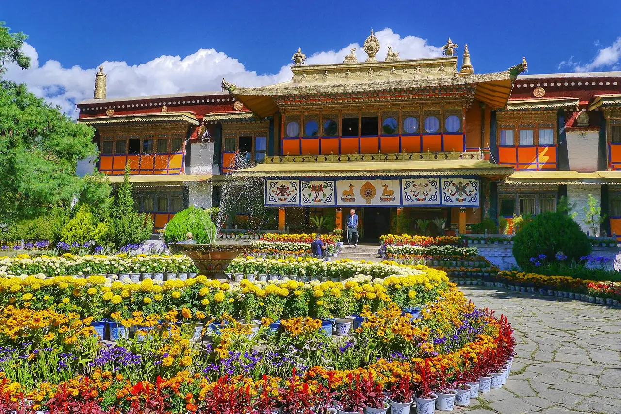 พระราชวังนอร์บูลิงกา ลาซา ภาพถ่ายโดย travel oriented