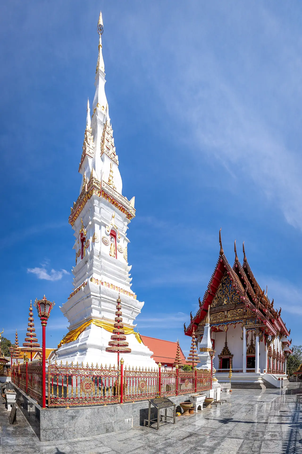 Phra That Anon at Wat Maha That, Yasothon, seen from the temple courtyard