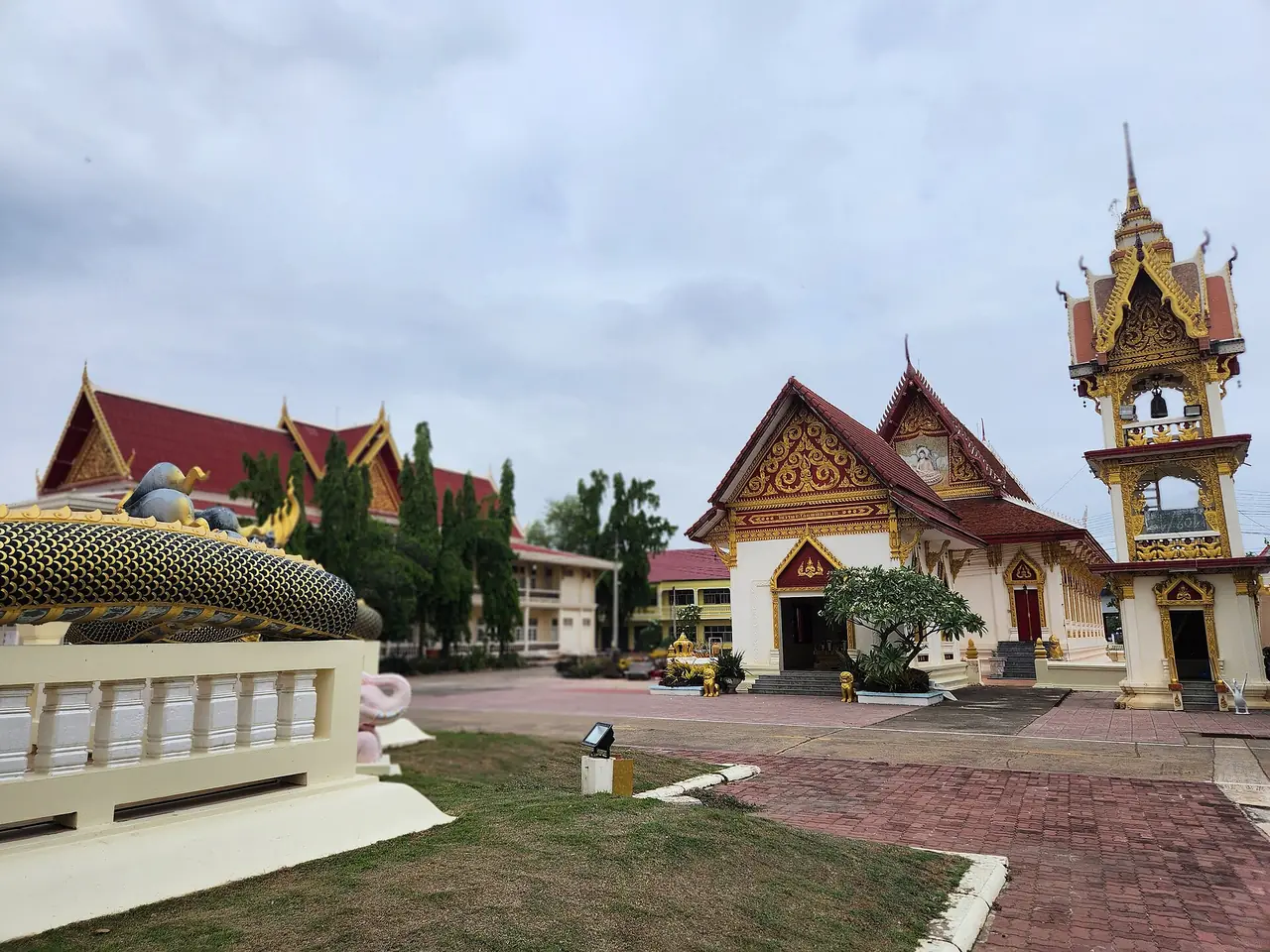 Courtyard and ordination hall at Wat Si Thammaram, seen from the entrance