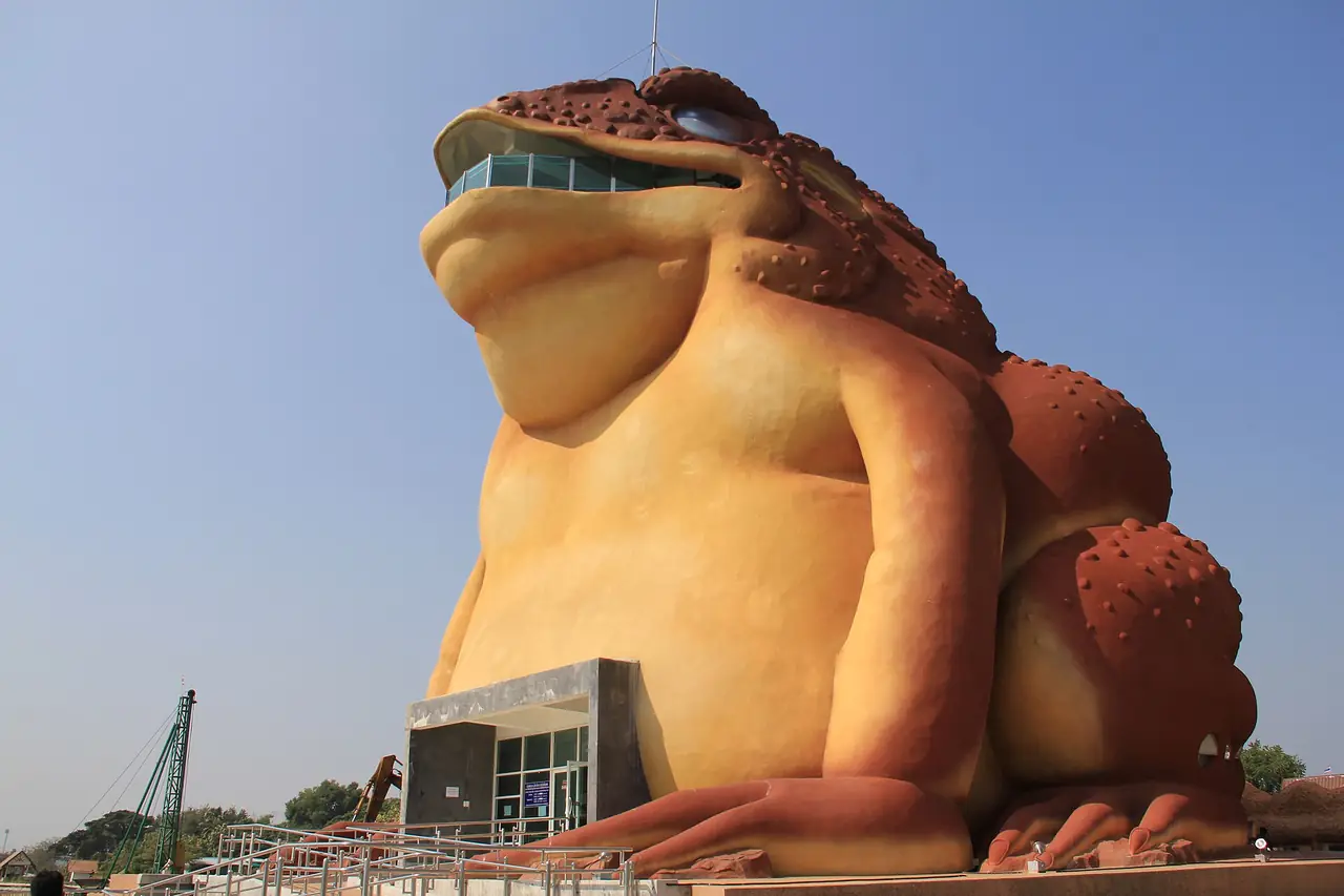 The giant toad Phaya Khankhak Museum beside the Lam Thuan, Yasothon