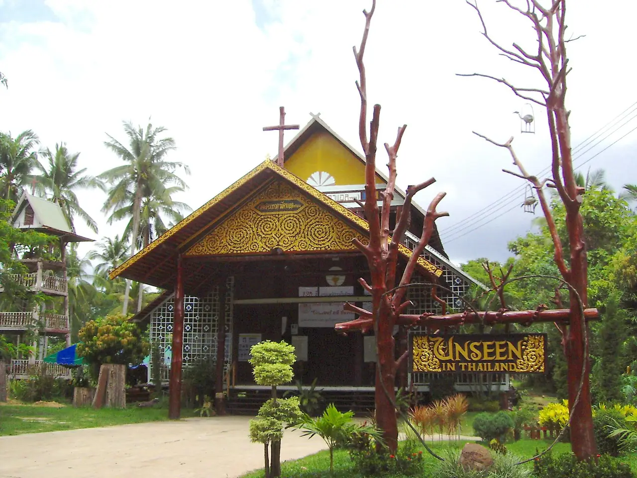 ภาพประกอบ ยโสธร: โบสถ์ซ่งแย้ ศรีฐาน หมอนขิด หมู่บ้านงานฝีมือ ยโสธร