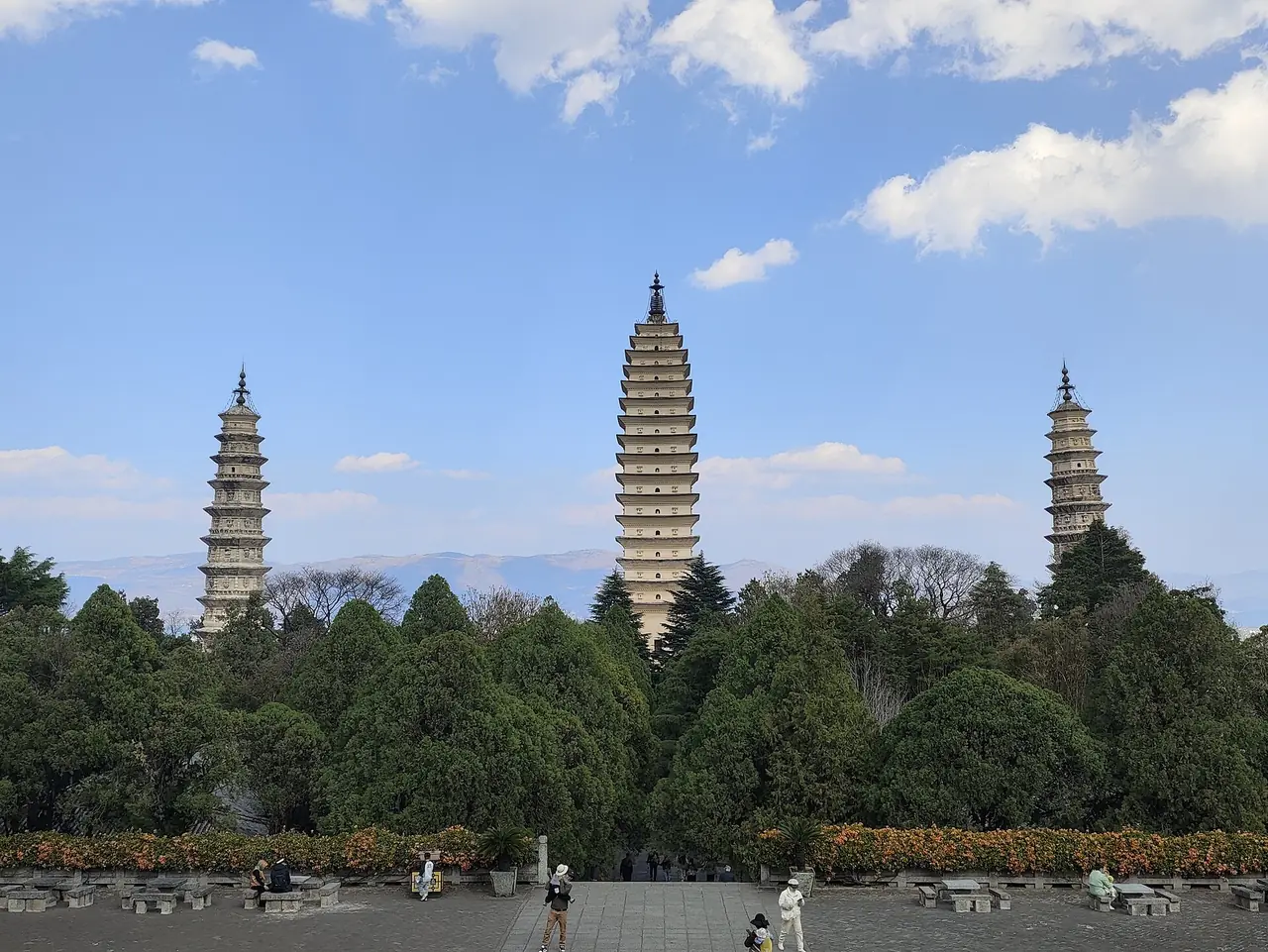 สามเจดีย์ของวัดฉงเซิ่ง (Three Pagodas) ต้าหลี่ ภาพถ่ายโดย Ngguls