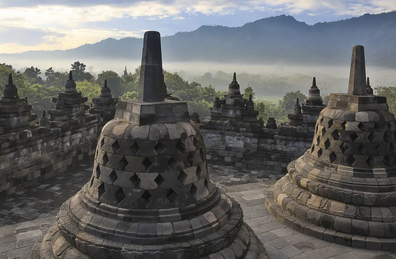 ภาพประกอบ อินโดนีเซีย: บุโรพุทโธ ตั๋วต่างชาติ 455,000 รูเปียห์ ขึ้นวัด เวลา วิธีไป