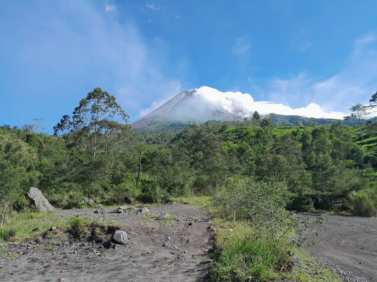 ภาพประกอบ อินโดนีเซีย: เมอราปีระดับ III เจ๊ปทัวร์ ข้อควรเช็ก และ Ullen Sentalu