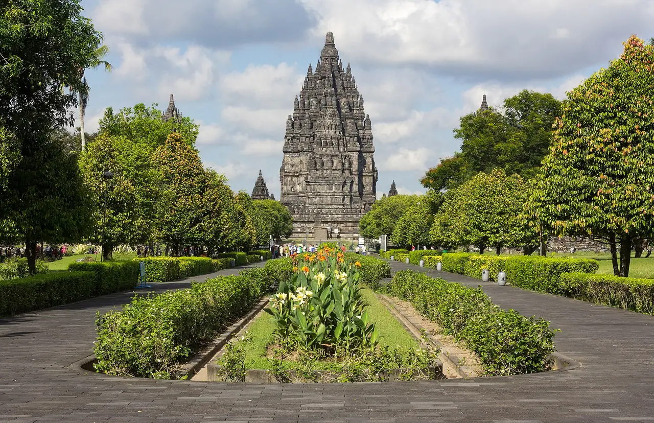 ทางเข้าสู่กลุ่มวัดปรัมบานัน (ภาพบรรยากาศ)