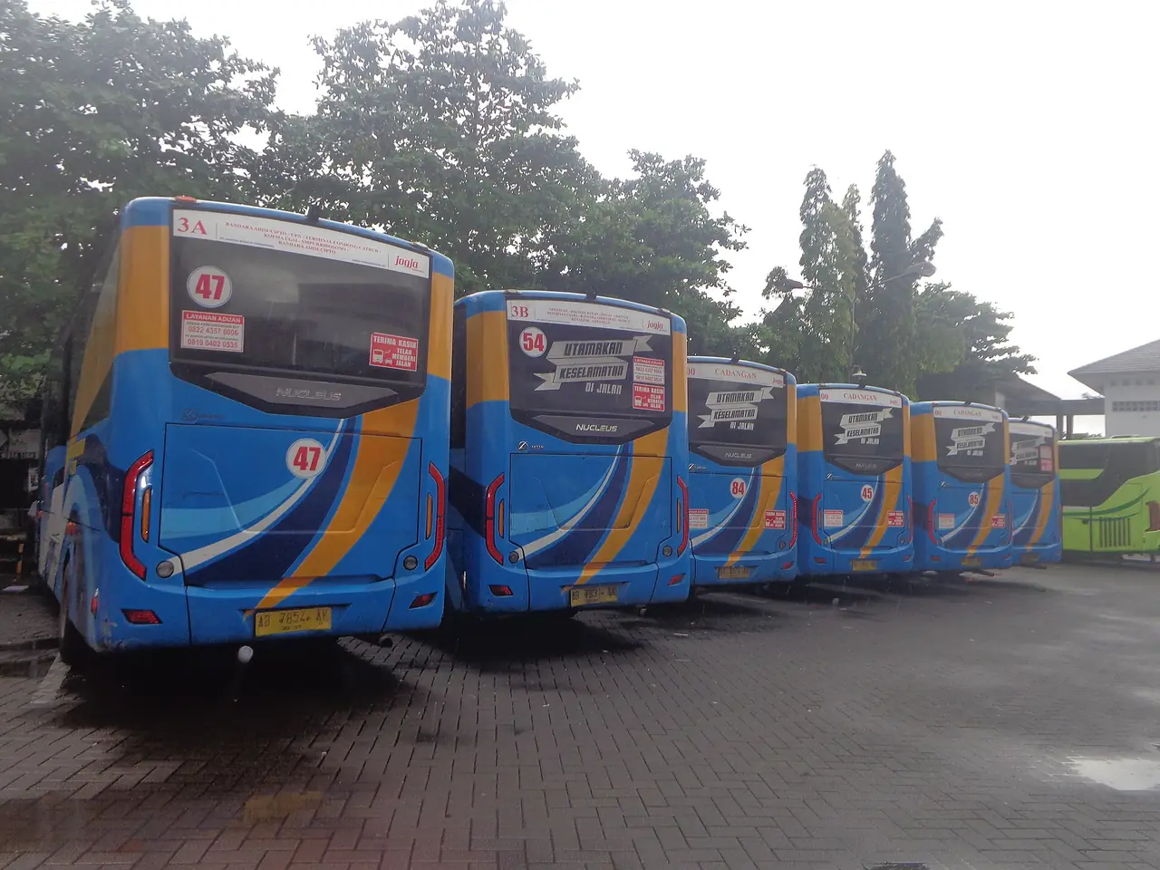 ภาพประกอบ อินโดนีเซีย: การเดินทางในยอกยาการ์ตา Trans Jogja รถไฟ รถแอป ไปวัด